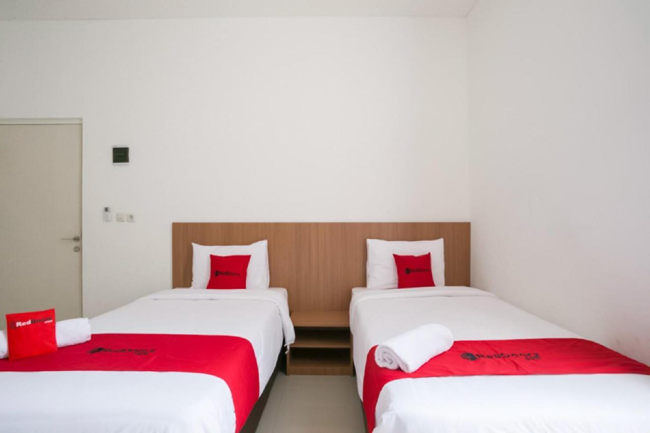Reddoorz Syariah Near Lapangan Pancasila Simpang Lima Hostel Semarang Exterior photo